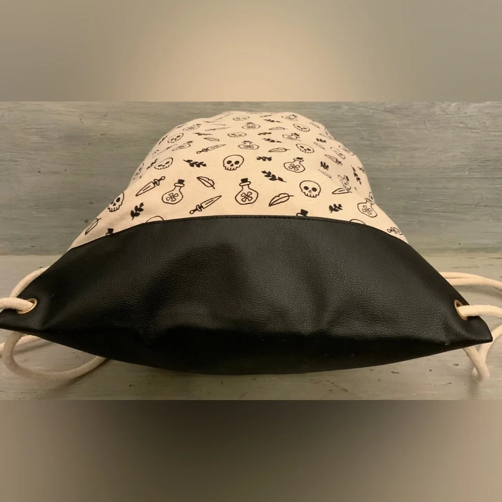 Skull Crossbones Poison Bottle Print‎ Canvas Drawstring Backpack Black Faux GC
